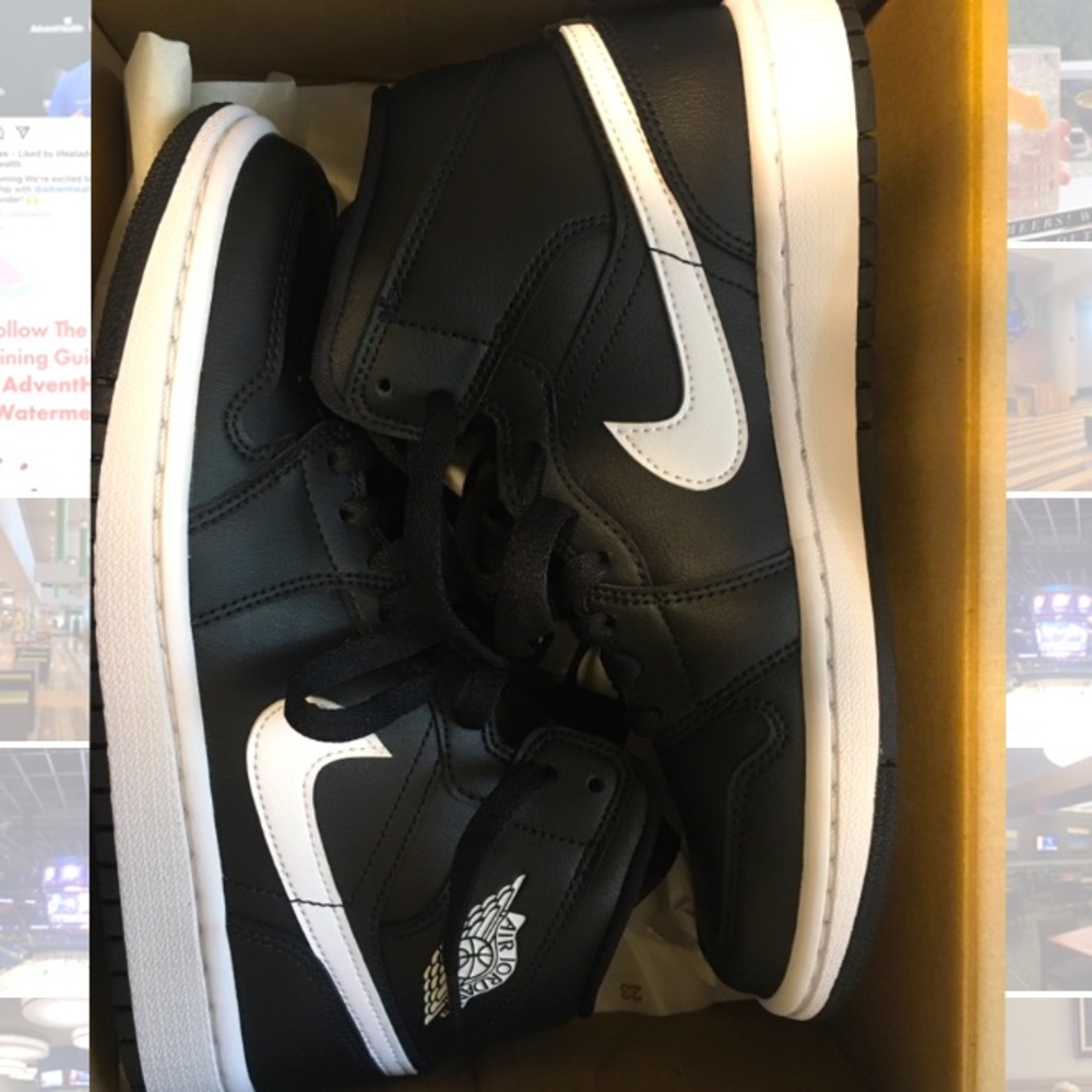 WOMENS Air Jordan Mid 1